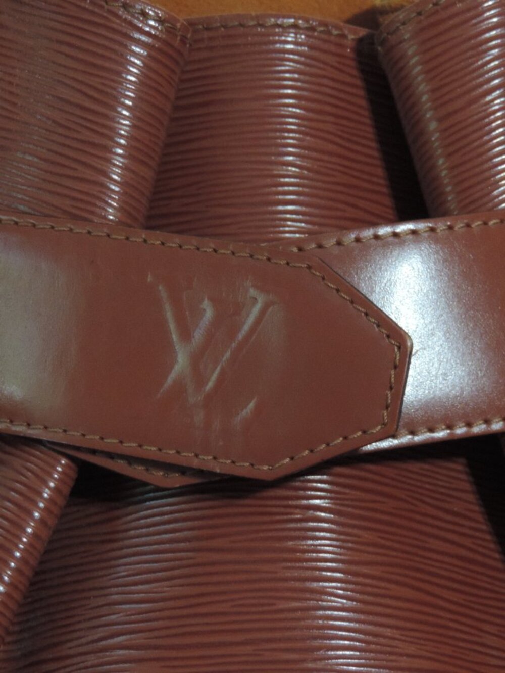 Louis Vuitton SAC D'EPAULE PM Lightweight Epi Leather Kenyan Fawn Brown - Picture 3 of 16